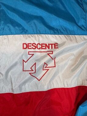 Vtg Descente full zip windbreaker jacket-size M(22x26x26)